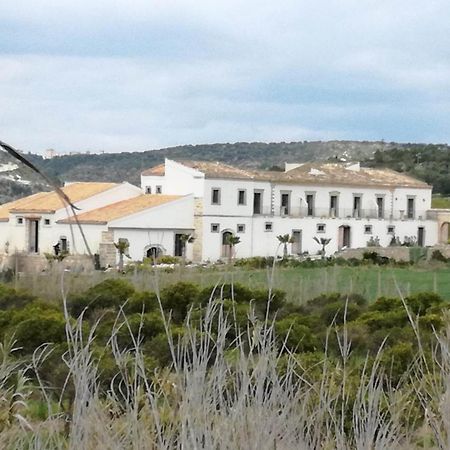 Bramasole Charming House Hotel Comiso Luaran gambar