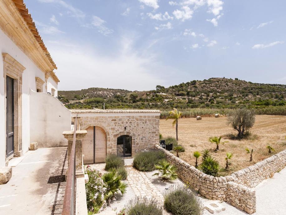 Bramasole Charming House Hotel Comiso Luaran gambar