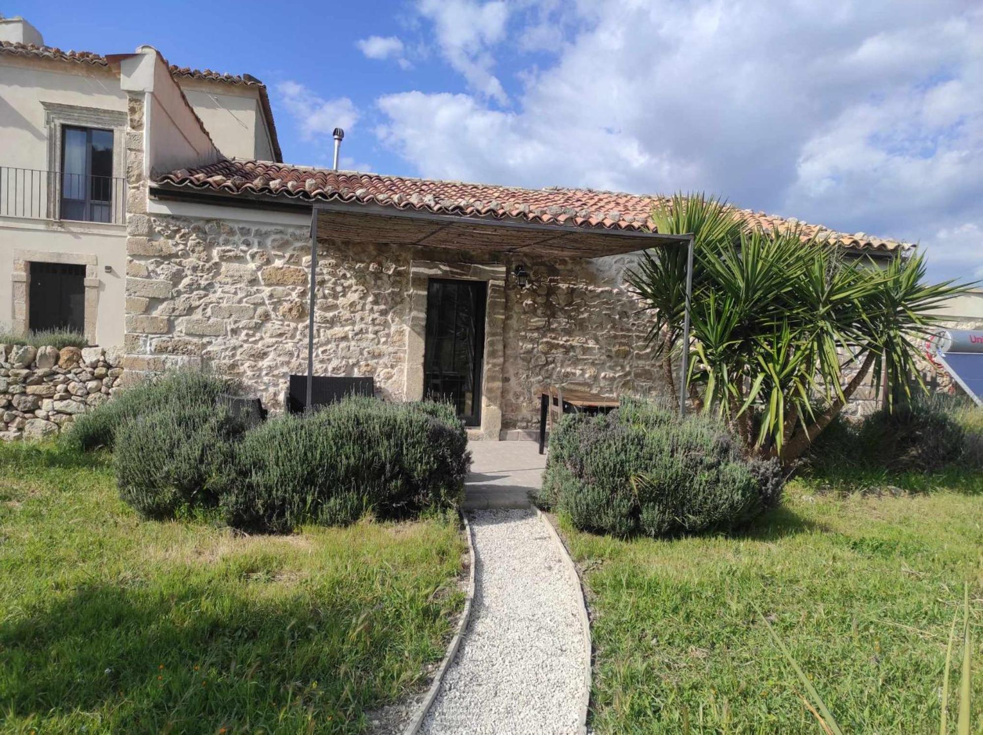 Bramasole Charming House Hotel Comiso Luaran gambar